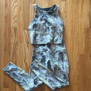 Lululemon sz 4 Wunder Train High-Rise Set 25"
Cinder Grain Smoked Spruce Multi